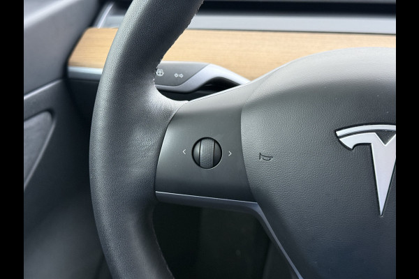 Tesla Model 3 RWD SR plus Soh 92% LFP Accu Trekhaak AutoPilot Leder Panoramadak Adaptive-Cruise Camera's Elektr.-Stuur+Stoelen+Spiegels+Geheug Navi LED DAB Voorverwarmen Keyless One-Pedal-Drive Lmv 18" SOH 92% 1e Eigenaar Origineel Nederlandse Auto 1.000kg Trekvermogen
