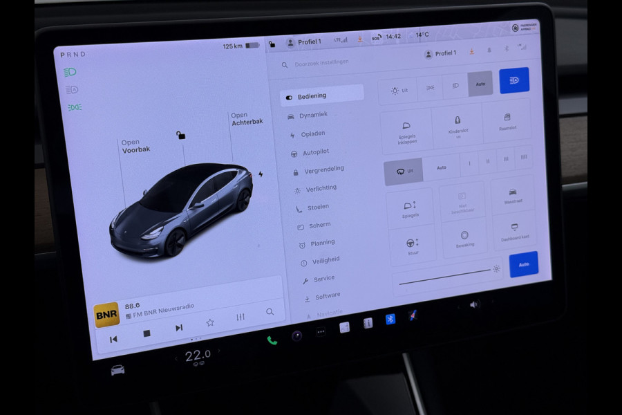 Tesla Model 3 RWD SR plus Soh 92% LFP Accu Trekhaak AutoPilot Leder Panoramadak Adaptive-Cruise Camera's Elektr.-Stuur+Stoelen+Spiegels+Geheug Navi LED DAB Voorverwarmen Keyless One-Pedal-Drive Lmv 18" SOH 92% 1e Eigenaar Origineel Nederlandse Auto 1.000kg Trekvermogen