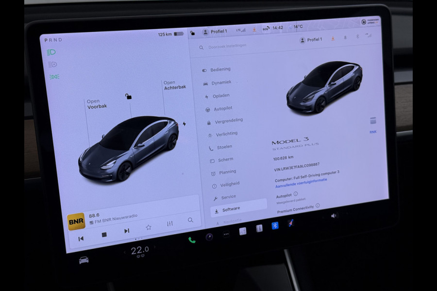 Tesla Model 3 RWD SR plus Soh 92% LFP Accu Trekhaak AutoPilot Leder Panoramadak Adaptive-Cruise Camera's Elektr.-Stuur+Stoelen+Spiegels+Geheug Navi LED DAB Voorverwarmen Keyless One-Pedal-Drive Lmv 18" SOH 92% 1e Eigenaar Origineel Nederlandse Auto 1.000kg Trekvermogen