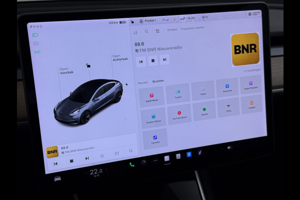 Tesla Model 3 RWD SR plus Soh 92% LFP Accu Trekhaak AutoPilot Leder Panoramadak Adaptive-Cruise Camera's Elektr.-Stuur+Stoelen+Spiegels+Geheug Navi LED DAB Voorverwarmen Keyless One-Pedal-Drive Lmv 18" SOH 92% 1e Eigenaar Origineel Nederlandse Auto 1.000kg Trekvermogen