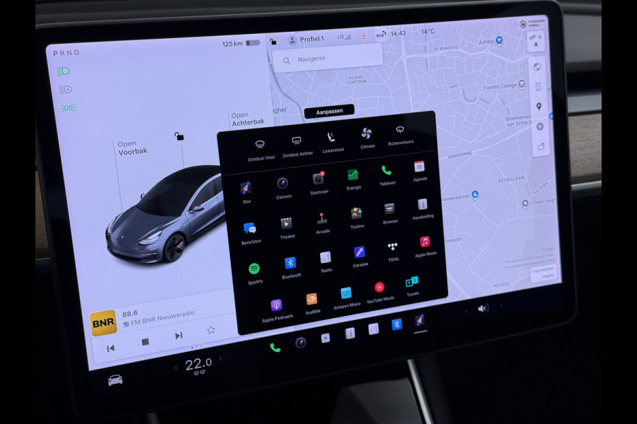 Tesla Model 3 RWD SR plus Soh 92% LFP Accu Trekhaak AutoPilot Leder Panoramadak Adaptive-Cruise Camera's Elektr.-Stuur+Stoelen+Spiegels+Geheug Navi LED DAB Voorverwarmen Keyless One-Pedal-Drive Lmv 18" SOH 92% 1e Eigenaar Origineel Nederlandse Auto 1.000kg Trekvermogen