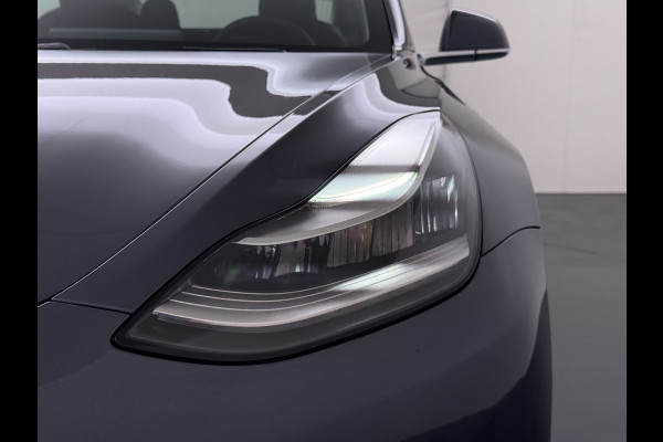 Tesla Model 3 RWD SR plus Soh 92% LFP Accu Trekhaak AutoPilot Leder Panoramadak Adaptive-Cruise Camera's Elektr.-Stuur+Stoelen+Spiegels+Geheug Navi LED DAB Voorverwarmen Keyless One-Pedal-Drive Lmv 18" SOH 92% 1e Eigenaar Origineel Nederlandse Auto 1.000kg Trekvermogen