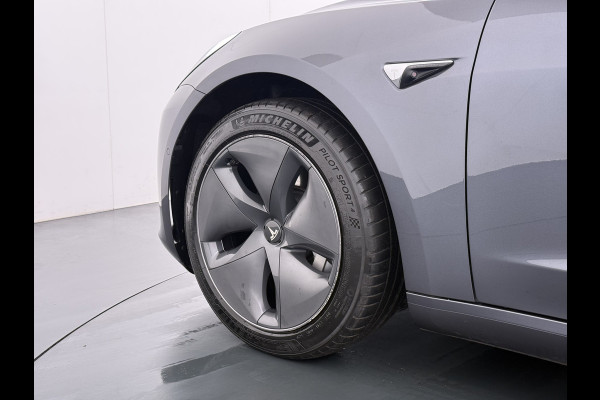 Tesla Model 3 RWD SR plus Soh 92% LFP Accu Trekhaak AutoPilot Leder Panoramadak Adaptive-Cruise Camera's Elektr.-Stuur+Stoelen+Spiegels+Geheug Navi LED DAB Voorverwarmen Keyless One-Pedal-Drive Lmv 18" SOH 92% 1e Eigenaar Origineel Nederlandse Auto 1.000kg Trekvermogen