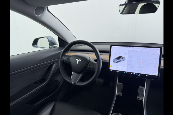 Tesla Model 3 RWD SR plus Soh 92% LFP Accu Trekhaak AutoPilot Leder Panoramadak Adaptive-Cruise Camera's Elektr.-Stuur+Stoelen+Spiegels+Geheug Navi LED DAB Voorverwarmen Keyless One-Pedal-Drive Lmv 18" SOH 92% 1e Eigenaar Origineel Nederlandse Auto 1.000kg Trekvermogen