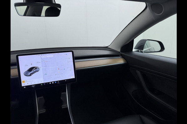 Tesla Model 3 RWD SR plus Soh 92% LFP Accu Trekhaak AutoPilot Leder Panoramadak Adaptive-Cruise Camera's Elektr.-Stuur+Stoelen+Spiegels+Geheug Navi LED DAB Voorverwarmen Keyless One-Pedal-Drive Lmv 18" SOH 92% 1e Eigenaar Origineel Nederlandse Auto 1.000kg Trekvermogen
