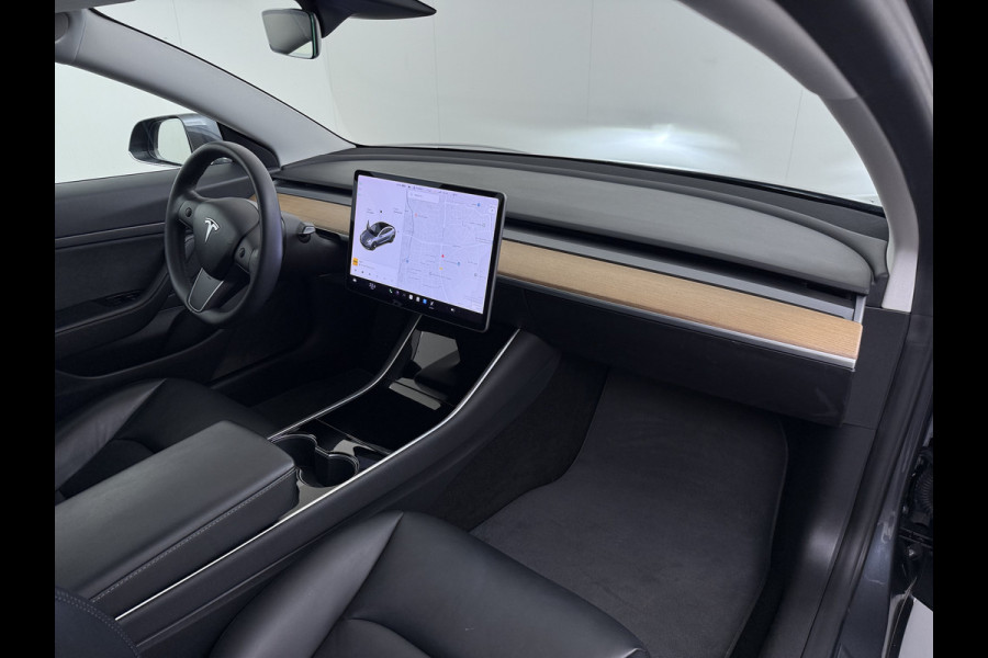 Tesla Model 3 RWD SR plus Soh 92% LFP Accu Trekhaak AutoPilot Leder Panoramadak Adaptive-Cruise Camera's Elektr.-Stuur+Stoelen+Spiegels+Geheug Navi LED DAB Voorverwarmen Keyless One-Pedal-Drive Lmv 18" SOH 92% 1e Eigenaar Origineel Nederlandse Auto 1.000kg Trekvermogen