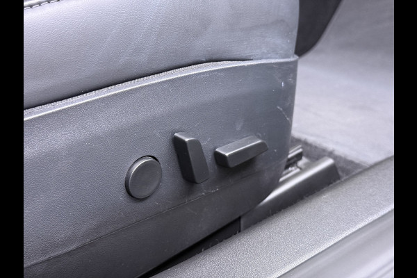 Tesla Model 3 RWD SR plus Soh 92% LFP Accu Trekhaak AutoPilot Leder Panoramadak Adaptive-Cruise Camera's Elektr.-Stuur+Stoelen+Spiegels+Geheug Navi LED DAB Voorverwarmen Keyless One-Pedal-Drive Lmv 18" SOH 92% 1e Eigenaar Origineel Nederlandse Auto 1.000kg Trekvermogen