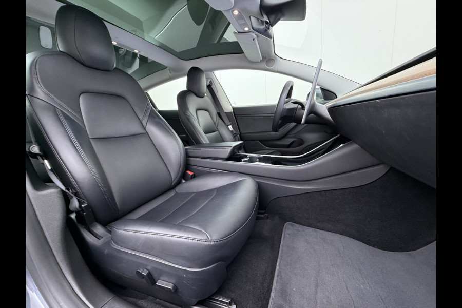 Tesla Model 3 RWD SR plus Soh 92% LFP Accu Trekhaak AutoPilot Leder Panoramadak Adaptive-Cruise Camera's Elektr.-Stuur+Stoelen+Spiegels+Geheug Navi LED DAB Voorverwarmen Keyless One-Pedal-Drive Lmv 18" SOH 92% 1e Eigenaar Origineel Nederlandse Auto 1.000kg Trekvermogen