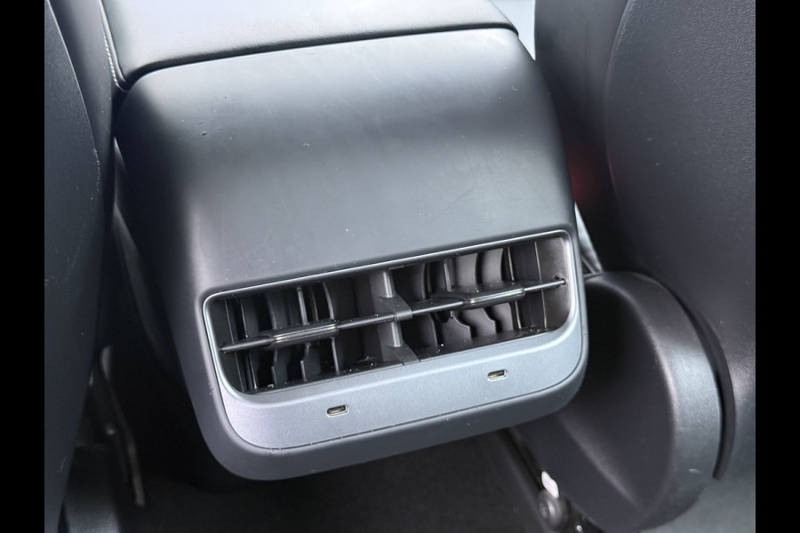 Tesla Model 3 RWD SR plus Soh 92% LFP Accu Trekhaak AutoPilot Leder Panoramadak Adaptive-Cruise Camera's Elektr.-Stuur+Stoelen+Spiegels+Geheug Navi LED DAB Voorverwarmen Keyless One-Pedal-Drive Lmv 18" SOH 92% 1e Eigenaar Origineel Nederlandse Auto 1.000kg Trekvermogen