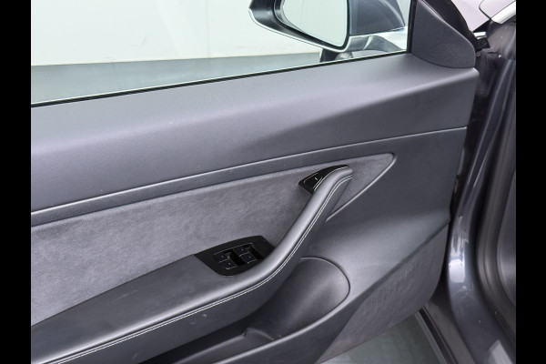 Tesla Model 3 RWD SR plus Soh 92% LFP Accu Trekhaak AutoPilot Leder Panoramadak Adaptive-Cruise Camera's Elektr.-Stuur+Stoelen+Spiegels+Geheug Navi LED DAB Voorverwarmen Keyless One-Pedal-Drive Lmv 18" SOH 92% 1e Eigenaar Origineel Nederlandse Auto 1.000kg Trekvermogen