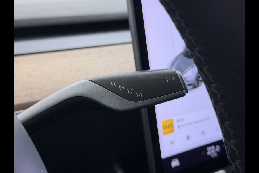 Tesla Model 3 RWD SR plus Soh 92% LFP Accu Trekhaak AutoPilot Leder Panoramadak Adaptive-Cruise Camera's Elektr.-Stuur+Stoelen+Spiegels+Geheug Navi LED DAB Voorverwarmen Keyless One-Pedal-Drive Lmv 18" SOH 92% 1e Eigenaar Origineel Nederlandse Auto 1.000kg Trekvermogen