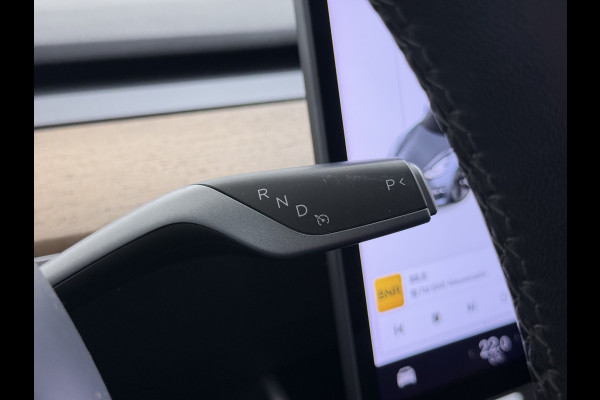 Tesla Model 3 RWD SR plus Soh 92% LFP Accu Trekhaak AutoPilot Leder Panoramadak Adaptive-Cruise Camera's Elektr.-Stuur+Stoelen+Spiegels+Geheug Navi LED DAB Voorverwarmen Keyless One-Pedal-Drive Lmv 18" SOH 92% 1e Eigenaar Origineel Nederlandse Auto 1.000kg Trekvermogen