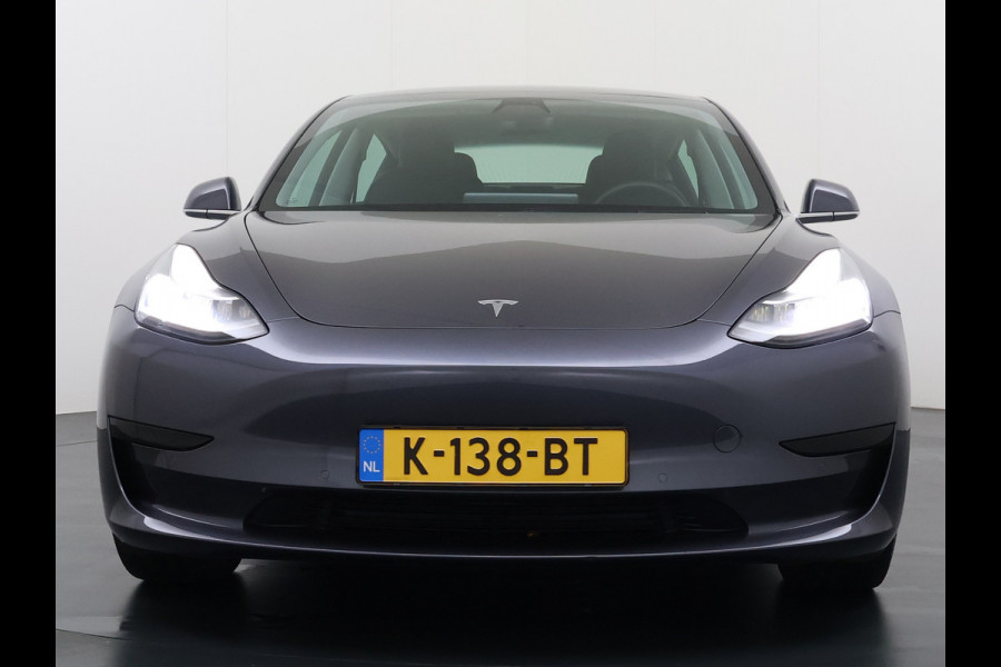 Tesla Model 3 RWD SR plus Soh 92% LFP Accu Trekhaak AutoPilot Leder Panoramadak Adaptive-Cruise Camera's Elektr.-Stuur+Stoelen+Spiegels+Geheug Navi LED DAB Voorverwarmen Keyless One-Pedal-Drive Lmv 18" SOH 92% 1e Eigenaar Origineel Nederlandse Auto 1.000kg Trekvermogen