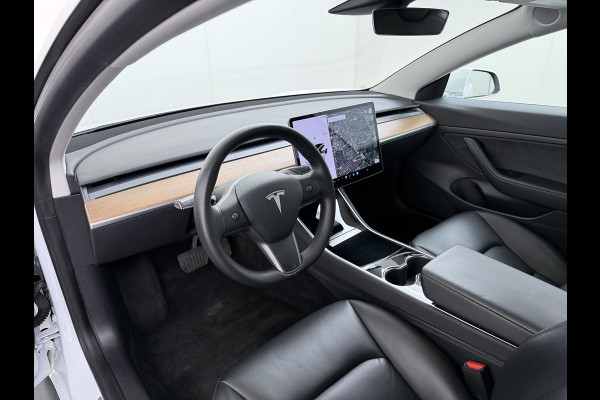Tesla Model 3 RWD SR plus Soh 90% LFP Accu AutoPilot Leder Panoramadak Adaptive-Cruise Camera's Elektr.-Stuur+Stoelen+Spiegels+Geheugen+Easy-E Navi LED DAB Voorverwarmen Keyless One-Pedal-Drive Lmv 18" SOH 90% 1e Eigenaar Origineel Nederlandse Auto
