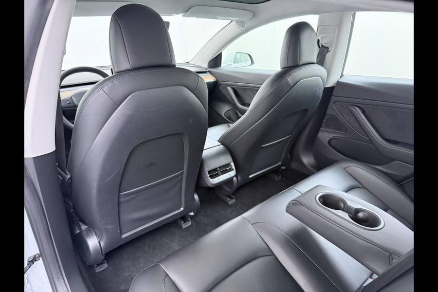 Tesla Model 3 RWD SR plus Soh 90% LFP Accu AutoPilot Leder Panoramadak Adaptive-Cruise Camera's Elektr.-Stuur+Stoelen+Spiegels+Geheugen+Easy-E Navi LED DAB Voorverwarmen Keyless One-Pedal-Drive Lmv 18" SOH 90% 1e Eigenaar Origineel Nederlandse Auto