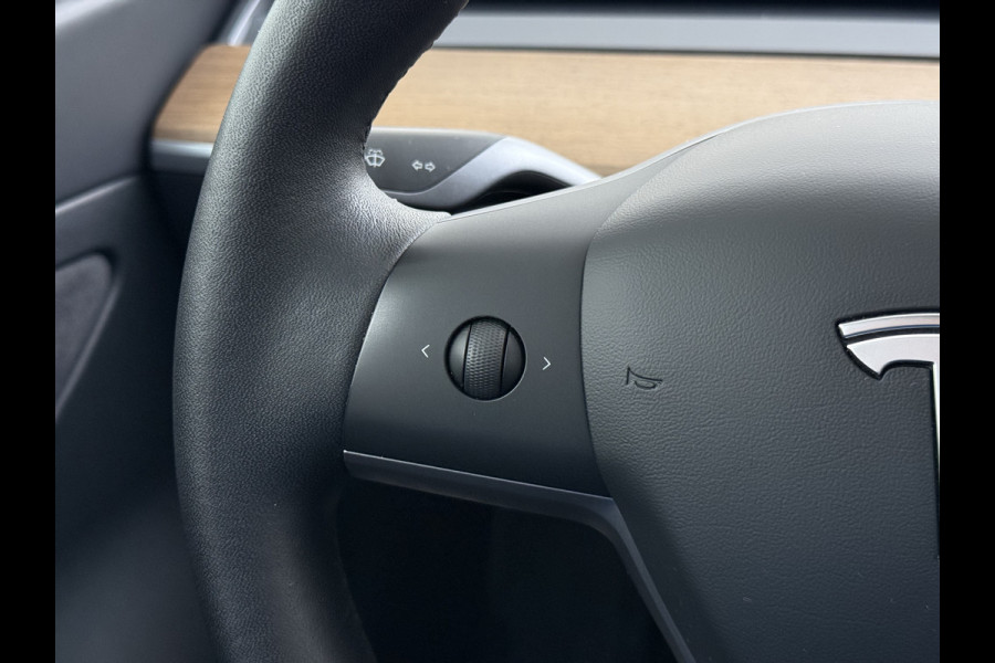 Tesla Model 3 RWD SR plus Soh 90% LFP Accu AutoPilot Leder Panoramadak Adaptive-Cruise Camera's Elektr.-Stuur+Stoelen+Spiegels+Geheugen+Easy-E Navi LED DAB Voorverwarmen Keyless One-Pedal-Drive Lmv 18" SOH 90% 1e Eigenaar Origineel Nederlandse Auto