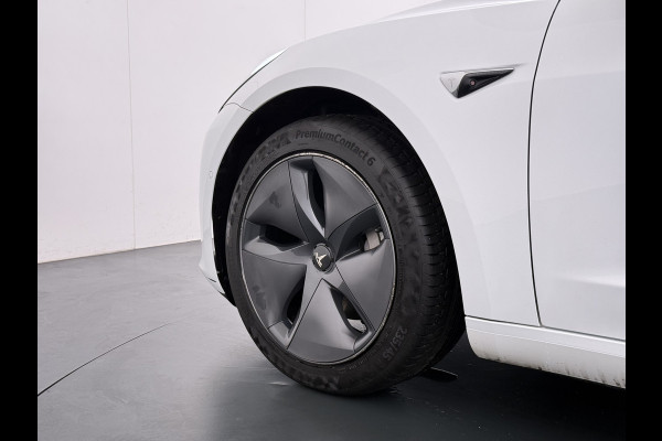 Tesla Model 3 RWD SR plus Soh 90% LFP Accu AutoPilot Leder Panoramadak Adaptive-Cruise Camera's Elektr.-Stuur+Stoelen+Spiegels+Geheugen+Easy-E Navi LED DAB Voorverwarmen Keyless One-Pedal-Drive Lmv 18" SOH 90% 1e Eigenaar Origineel Nederlandse Auto