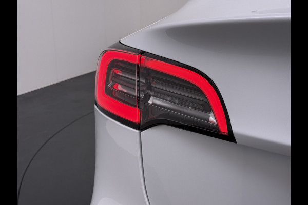 Tesla Model 3 RWD SR plus Soh 90% LFP Accu AutoPilot Leder Panoramadak Adaptive-Cruise Camera's Elektr.-Stuur+Stoelen+Spiegels+Geheugen+Easy-E Navi LED DAB Voorverwarmen Keyless One-Pedal-Drive Lmv 18" SOH 90% 1e Eigenaar Origineel Nederlandse Auto