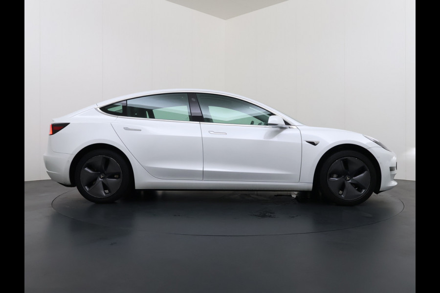Tesla Model 3 RWD SR plus Soh 90% LFP Accu AutoPilot Leder Panoramadak Adaptive-Cruise Camera's Elektr.-Stuur+Stoelen+Spiegels+Geheugen+Easy-E Navi LED DAB Voorverwarmen Keyless One-Pedal-Drive Lmv 18" SOH 90% 1e Eigenaar Origineel Nederlandse Auto