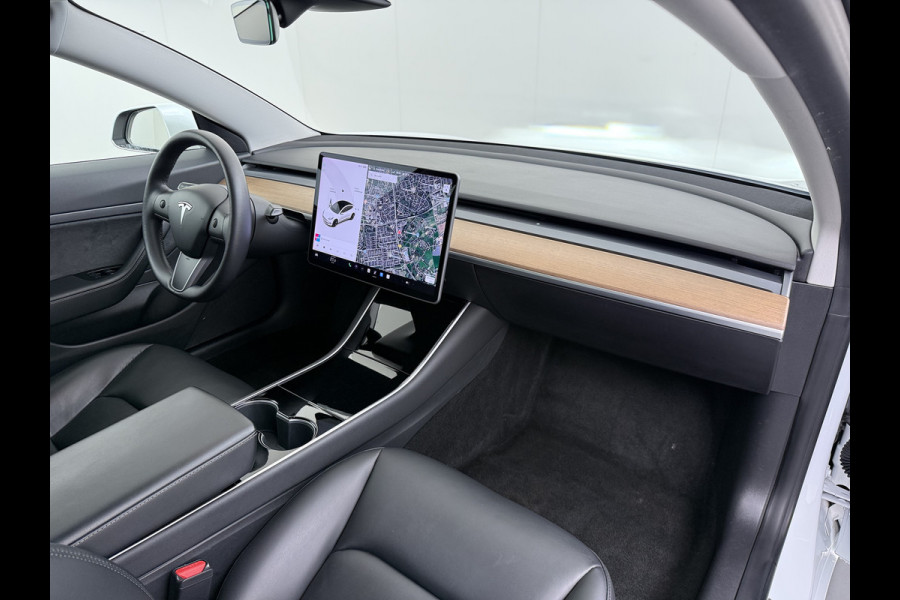 Tesla Model 3 RWD SR plus Soh 90% LFP Accu AutoPilot Leder Panoramadak Adaptive-Cruise Camera's Elektr.-Stuur+Stoelen+Spiegels+Geheugen+Easy-E Navi LED DAB Voorverwarmen Keyless One-Pedal-Drive Lmv 18" SOH 90% 1e Eigenaar Origineel Nederlandse Auto