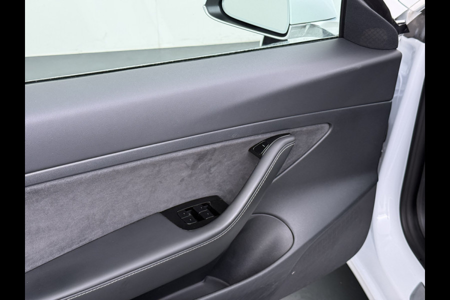 Tesla Model 3 RWD SR plus Soh 90% LFP Accu AutoPilot Leder Panoramadak Adaptive-Cruise Camera's Elektr.-Stuur+Stoelen+Spiegels+Geheugen+Easy-E Navi LED DAB Voorverwarmen Keyless One-Pedal-Drive Lmv 18" SOH 90% 1e Eigenaar Origineel Nederlandse Auto