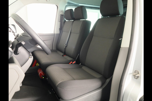 Volkswagen Transporter 2.0 TDI L2H1 32 DC Highline 150 pk Automaat | Navigatie | Trekhaak (afneembaar) | Adaptieve cruise control |