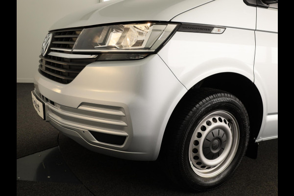 Volkswagen Transporter 2.0 TDI L2H1 32 DC Highline 150 pk Automaat | Navigatie | Trekhaak (afneembaar) | Adaptieve cruise control |