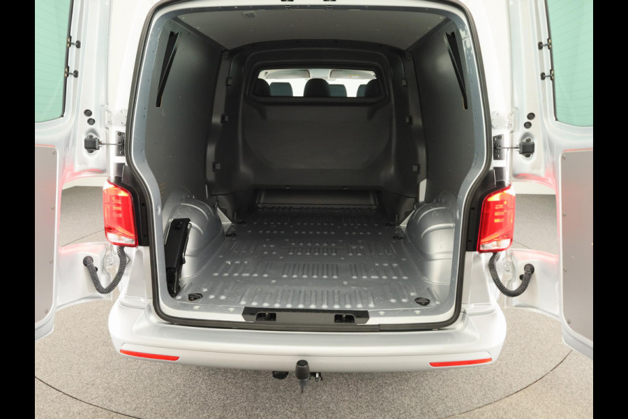 Volkswagen Transporter 2.0 TDI L2H1 32 DC Highline 150 pk Automaat | Navigatie | Trekhaak (afneembaar) | Adaptieve cruise control |