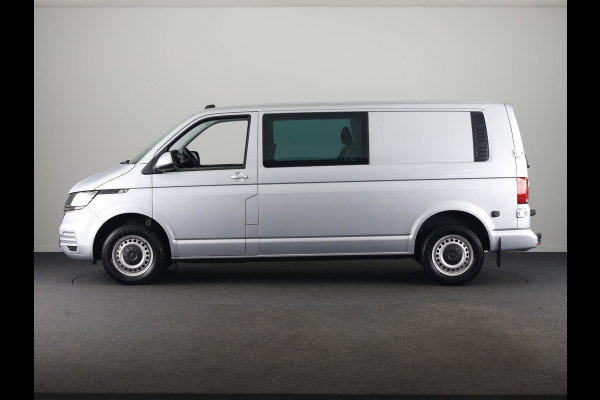 Volkswagen Transporter 2.0 TDI L2H1 32 DC Highline 150 pk Automaat | Navigatie | Trekhaak (afneembaar) | Adaptieve cruise control |