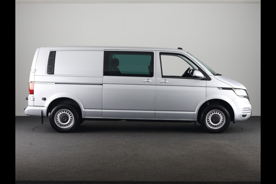Volkswagen Transporter 2.0 TDI L2H1 32 DC Highline 150 pk Automaat | Navigatie | Trekhaak (afneembaar) | Adaptieve cruise control |