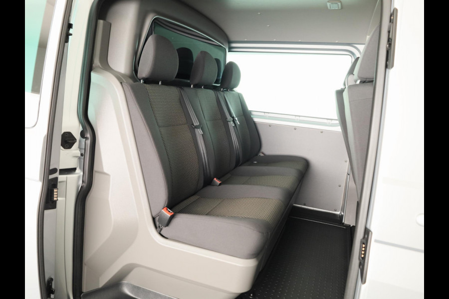 Volkswagen Transporter 2.0 TDI L2H1 32 DC Highline 150 pk Automaat | Navigatie | Trekhaak (afneembaar) | Adaptieve cruise control |