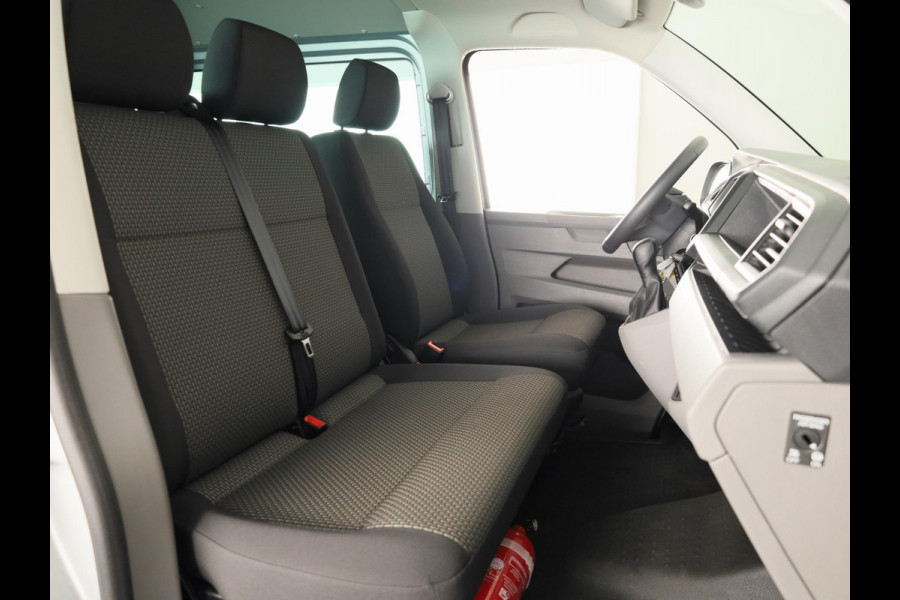 Volkswagen Transporter 2.0 TDI L2H1 32 DC Highline 150 pk Automaat | Navigatie | Trekhaak (afneembaar) | Adaptieve cruise control |