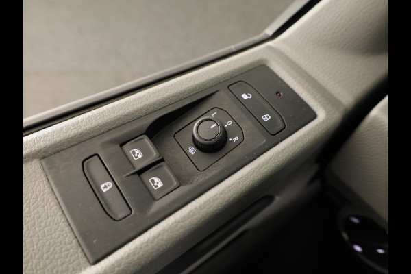 Volkswagen Transporter 2.0 TDI L2H1 32 DC Highline 150 pk Automaat | Navigatie | Trekhaak (afneembaar) | Adaptieve cruise control |