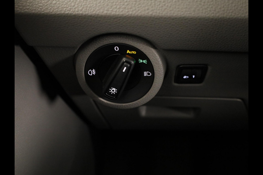 Volkswagen Transporter 2.0 TDI L2H1 32 DC Highline 150 pk Automaat | Navigatie | Trekhaak (afneembaar) | Adaptieve cruise control |