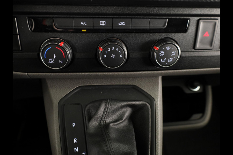 Volkswagen Transporter 2.0 TDI L2H1 32 DC Highline 150 pk Automaat | Navigatie | Trekhaak (afneembaar) | Adaptieve cruise control |