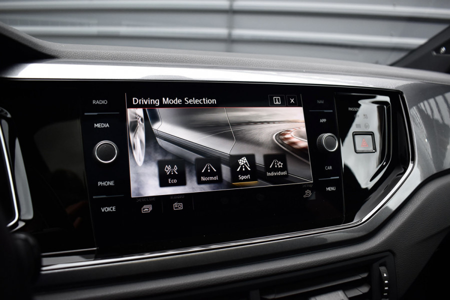 Volkswagen Polo 2.0 TSI GTI 200pk | Pano | ACC | Beats | Camera | 18'' Wielen | Stoelverwarming | CarPlay |