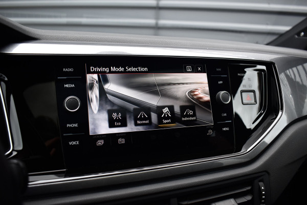 Volkswagen Polo 2.0 TSI GTI 200pk | Pano | ACC | Beats | Camera | 18'' Wielen | Stoelverwarming | CarPlay |