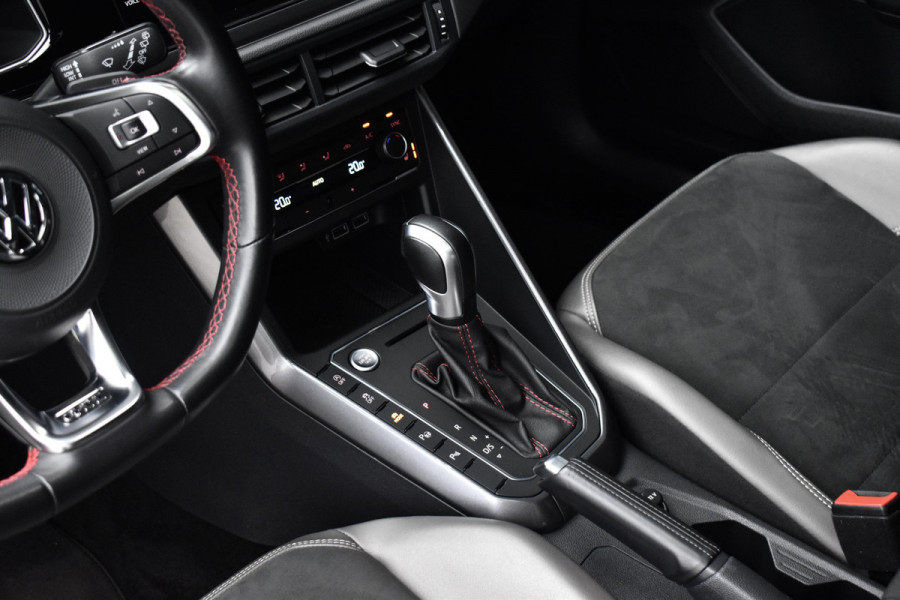 Volkswagen Polo 2.0 TSI GTI 200pk | Pano | ACC | Beats | Camera | 18'' Wielen | Stoelverwarming | CarPlay |