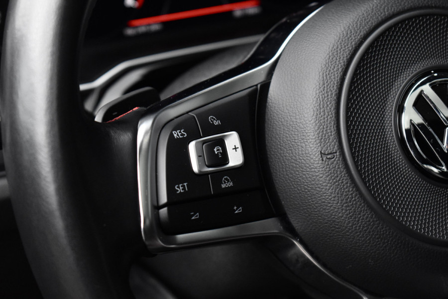 Volkswagen Polo 2.0 TSI GTI 200pk | Pano | ACC | Beats | Camera | 18'' Wielen | Stoelverwarming | CarPlay |