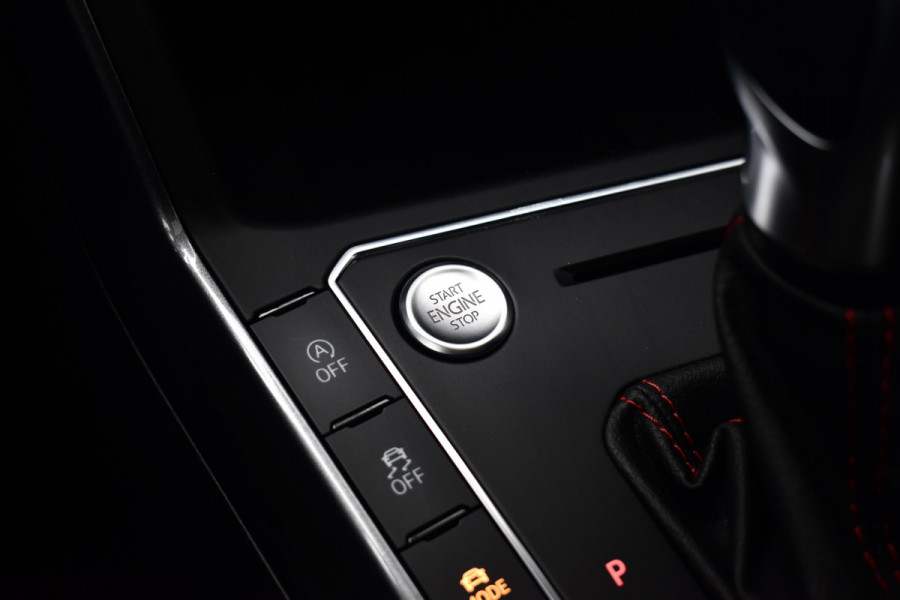 Volkswagen Polo 2.0 TSI GTI 200pk | Pano | ACC | Beats | Camera | 18'' Wielen | Stoelverwarming | CarPlay |