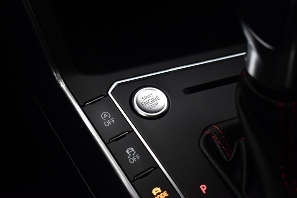 Volkswagen Polo 2.0 TSI GTI 200pk | Pano | ACC | Beats | Camera | 18'' Wielen | Stoelverwarming | CarPlay |