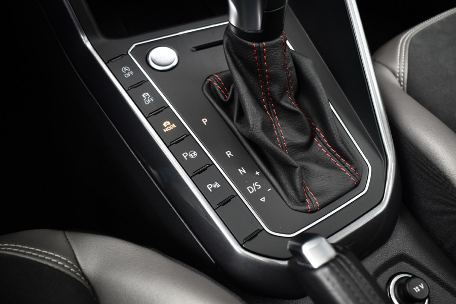 Volkswagen Polo 2.0 TSI GTI 200pk | Pano | ACC | Beats | Camera | 18'' Wielen | Stoelverwarming | CarPlay |