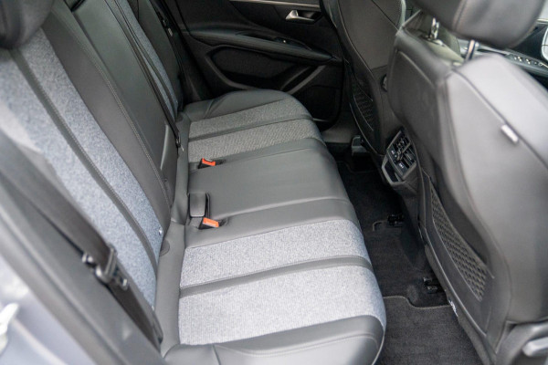 Peugeot 3008 1.2 PureTech Allure |Prijs rijklaar incl 12 mnd garantie| Navi Camera Blind spot