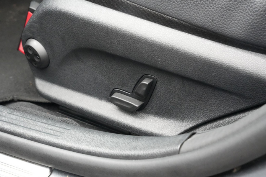 Mercedes-Benz C-Klasse 350 e AMG Luchtvering Panoramadak Cruise Stoelverw. Leer