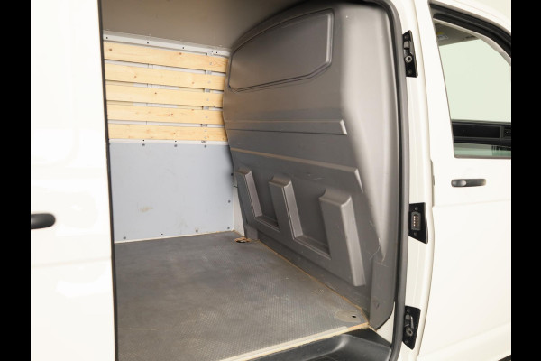 Volkswagen Transporter 2.0 TDI L2H1 28 Comfortline 110 pk | Verlengde garantie | Navigatie via App | Parkeersensoren achter | Cruise control |