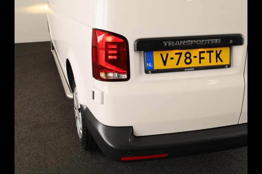 Volkswagen Transporter 2.0 TDI L2H1 28 Comfortline 110 pk | Verlengde garantie | Navigatie via App | Parkeersensoren achter | Cruise control |