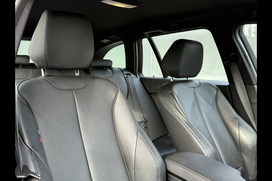 BMW 3 Serie Touring 318i M Sport Leder|Flippers|Dodehoek|Camera