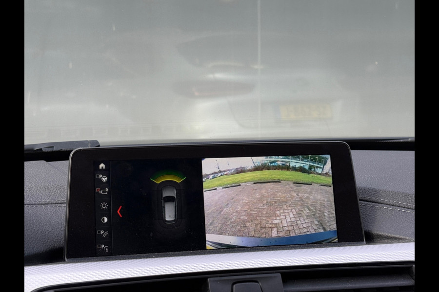 BMW 3 Serie Touring 318i M Sport Leder|Flippers|Dodehoek|Camera