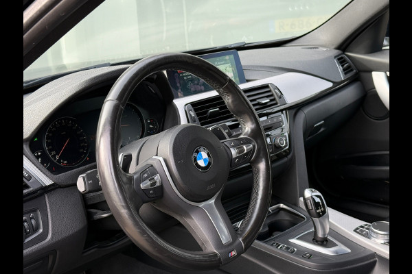 BMW 3 Serie Touring 318i M Sport Leder|Flippers|Dodehoek|Camera