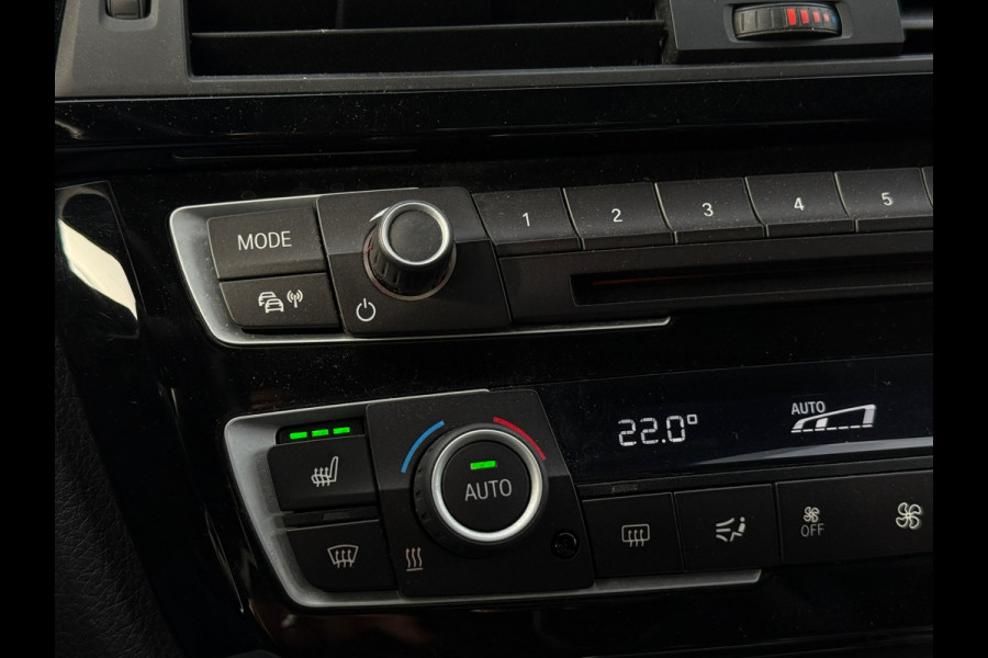 BMW 3 Serie Touring 318i M Sport Leder|Flippers|Dodehoek|Camera